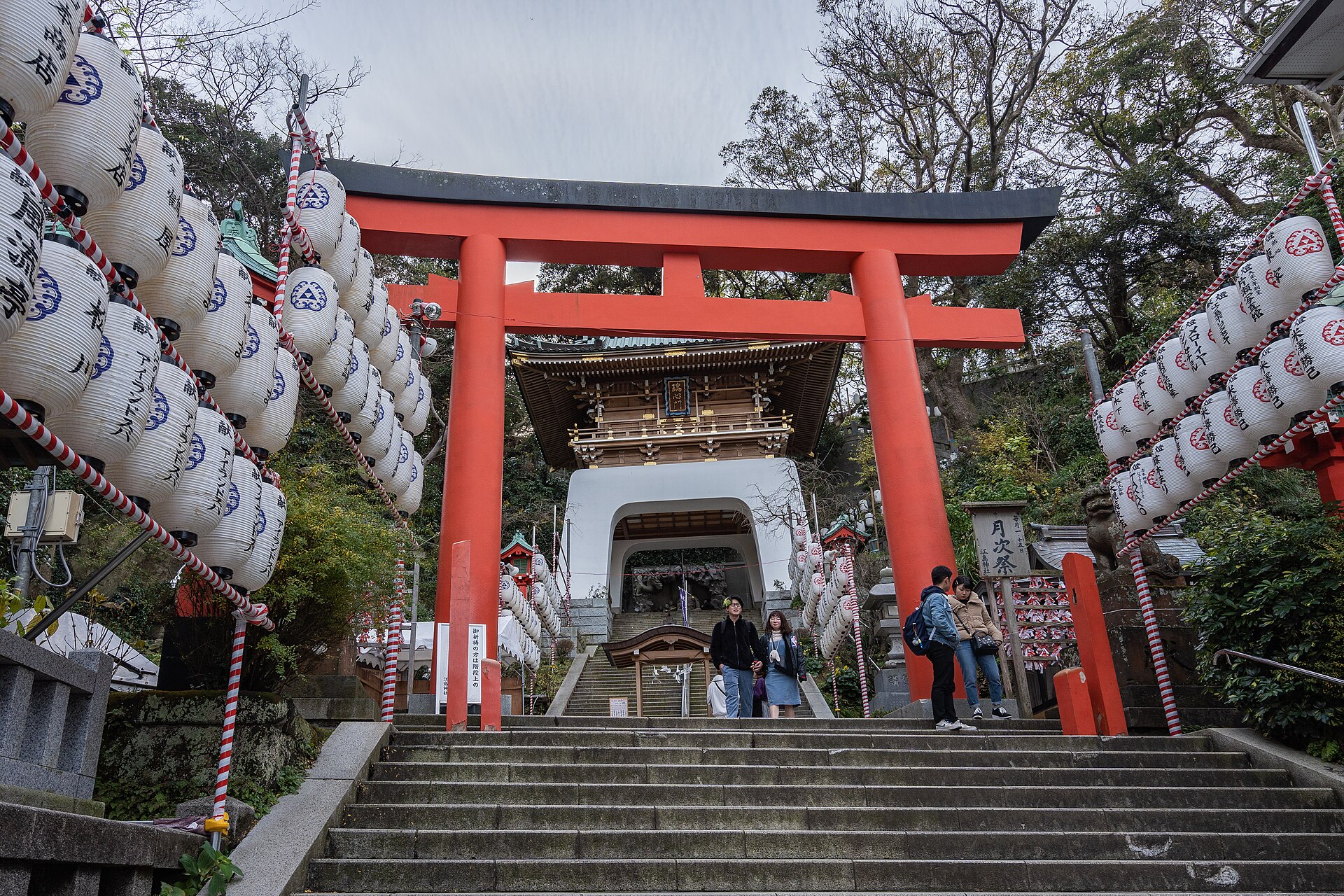 江島神社の瑞心門
