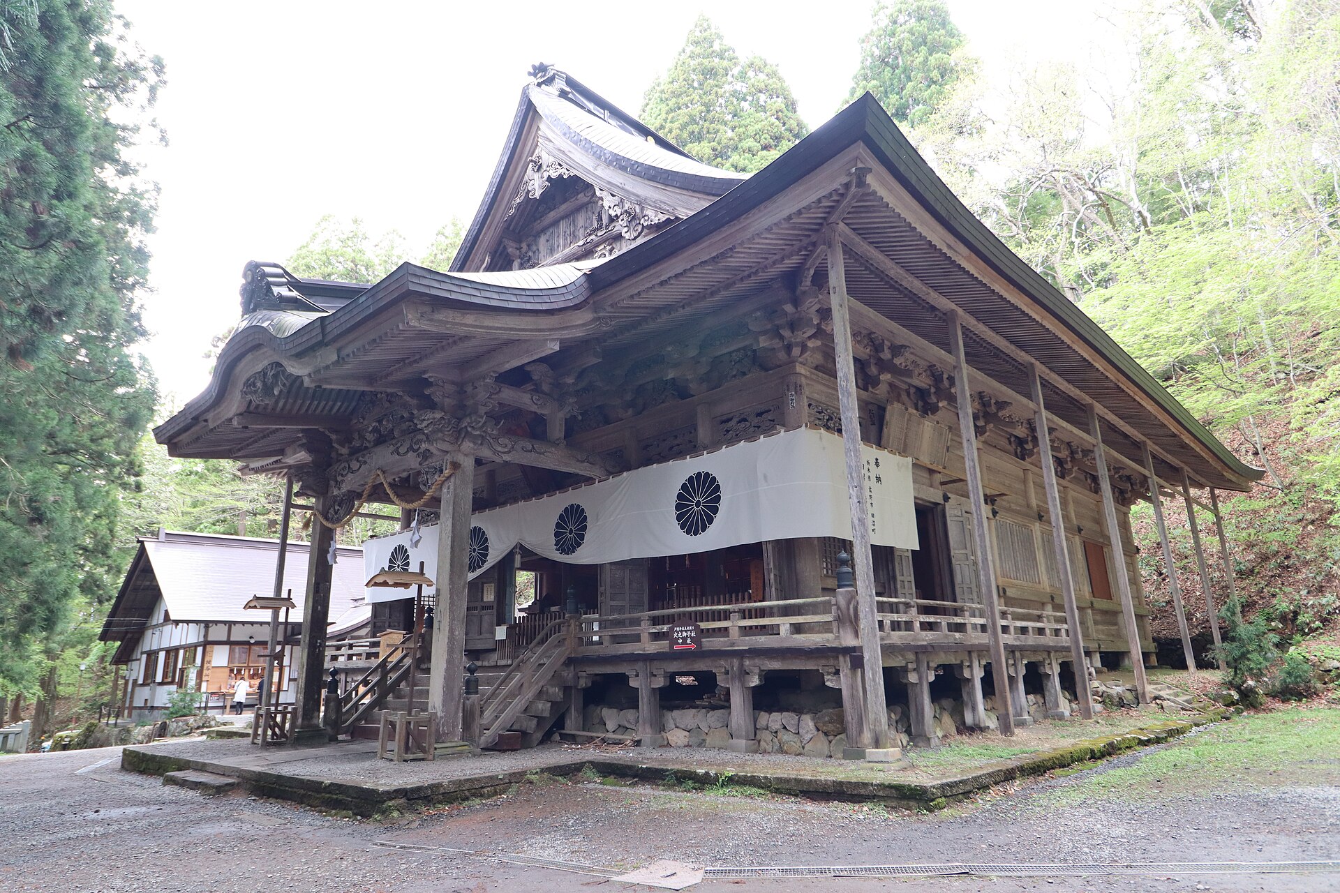 戸隠神社 宝光社の社殿。神仏習合時代の面影を残す