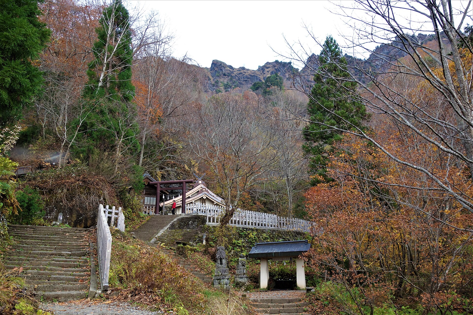 戸隠神社の奥社。岩戸を開いた天手力雄命を祀る社